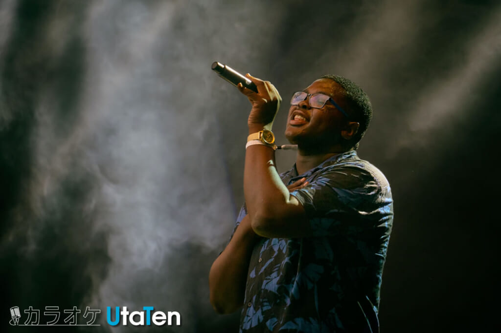 特集 音痴な男性でもモテる カラオケで歌いやすいおすすめ曲12選 カラオケうたてん